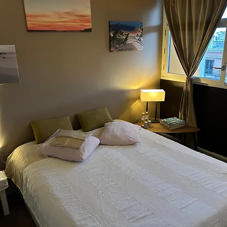 Homestay A L'ombre De La Tour Eiffel Au Bord De La Seine *